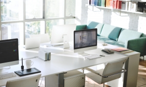 The Benefits and Signs You Need Hot Desk Booking Software for Your Flexible Workspace